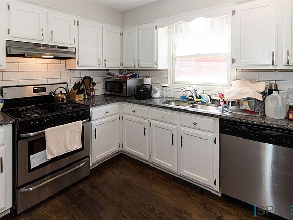 2nd image of 6522 N Damen Ave #1