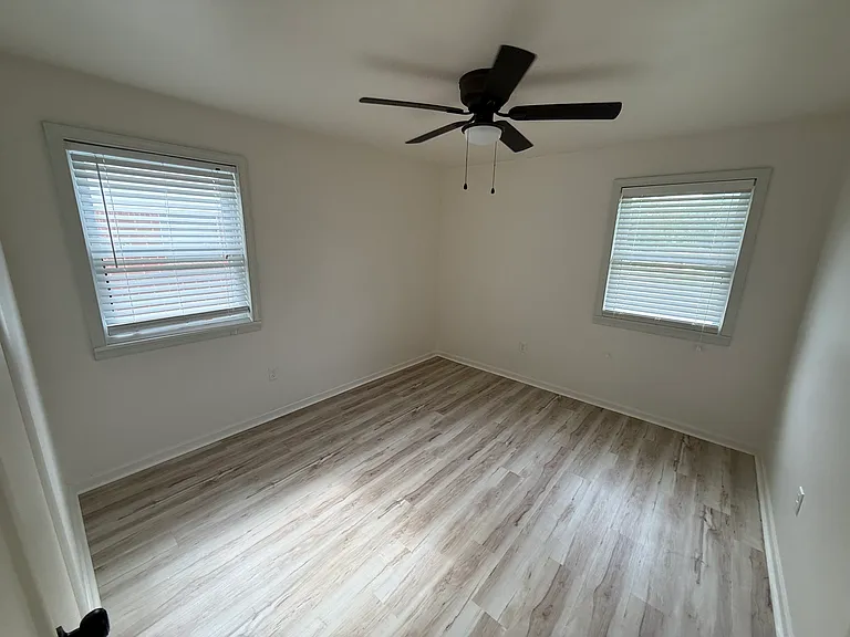9906 Brooks Ln — Photo 10