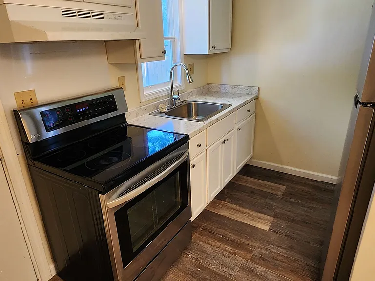 39 Medbury Ave — Photo 26