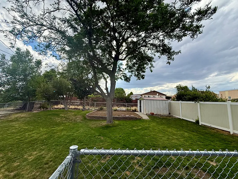 883 N 1000 E — Photo 24