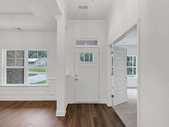 5th image of 305 Angela Ave