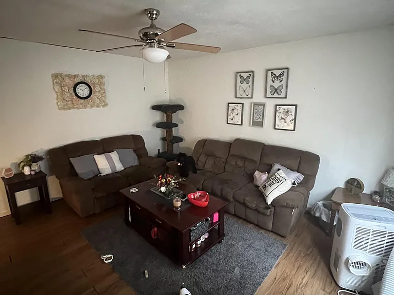 140 1/2 Lorentz St #B — Photo 2