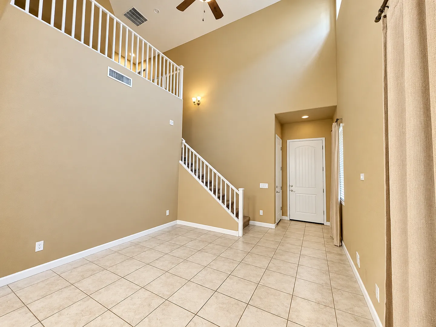 Nice 4 bedroom townhouse! — Photo 3