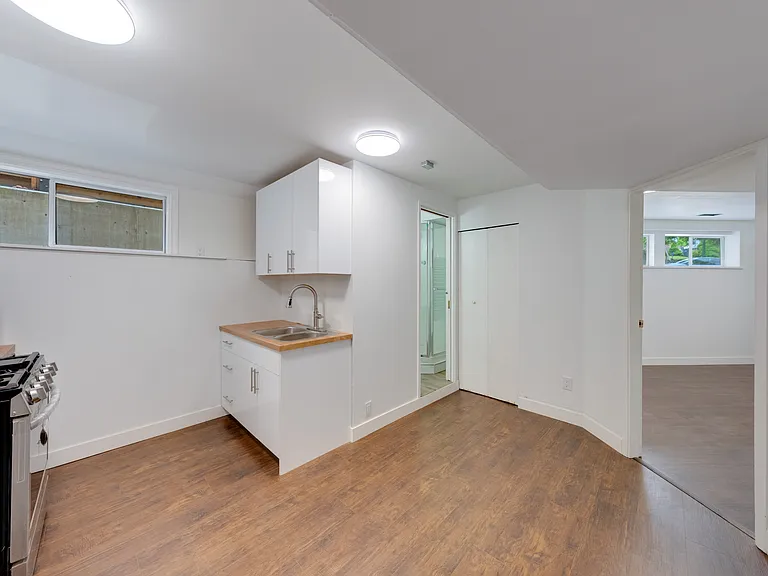 5578 Oakglen Dr — Photo 10