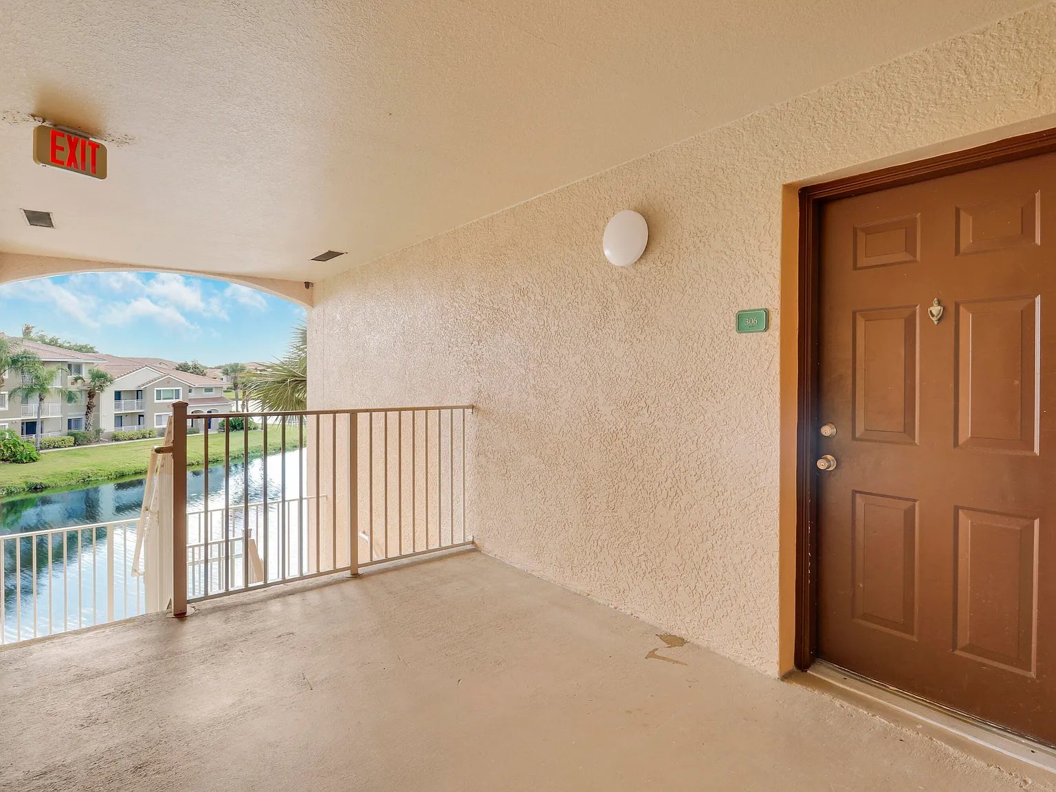 2 bed, 2.0 bath, 960 sqft, $1,950 — Photo 3