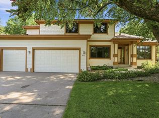 9272 Duckwood Trl, Woodbury, MN 55125