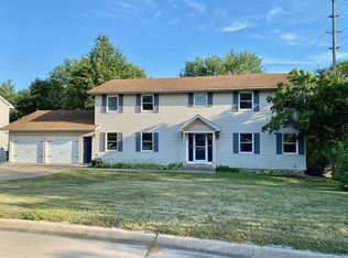 1523 Lone Oak Cir, Fairfield, IA