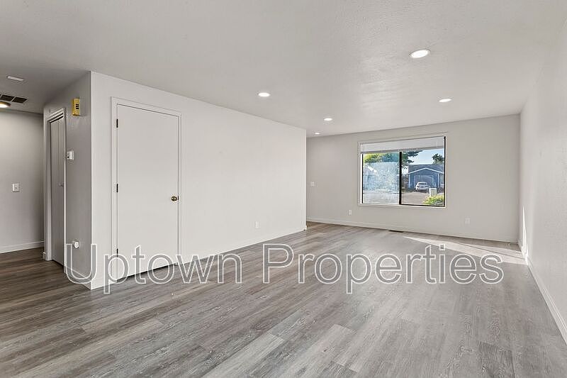 1st image of 2444-2446 SE 53rd Ave Unit 2444