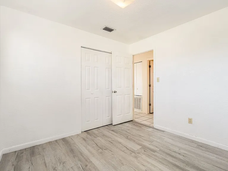 557 Cox St — Photo 12