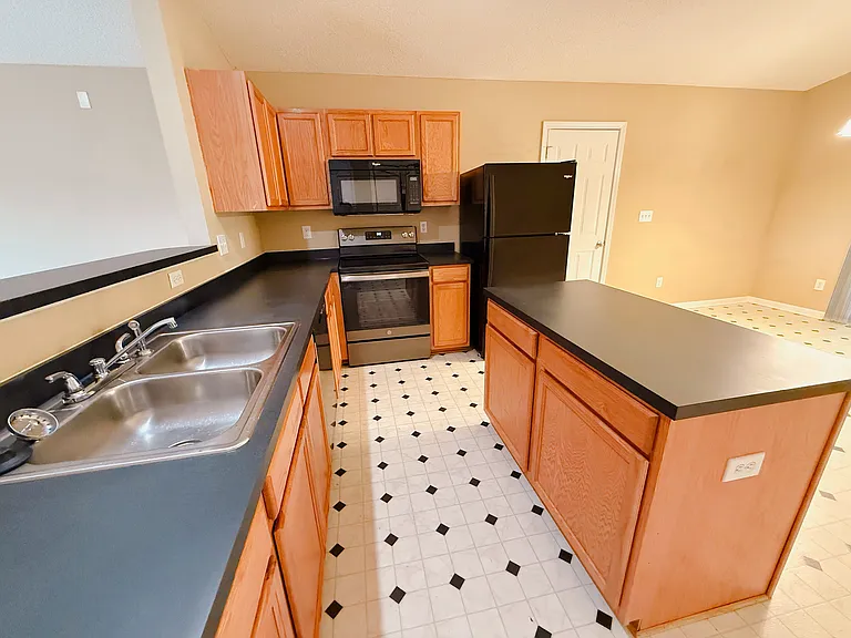 132 Greenvale Dr — Photo 6