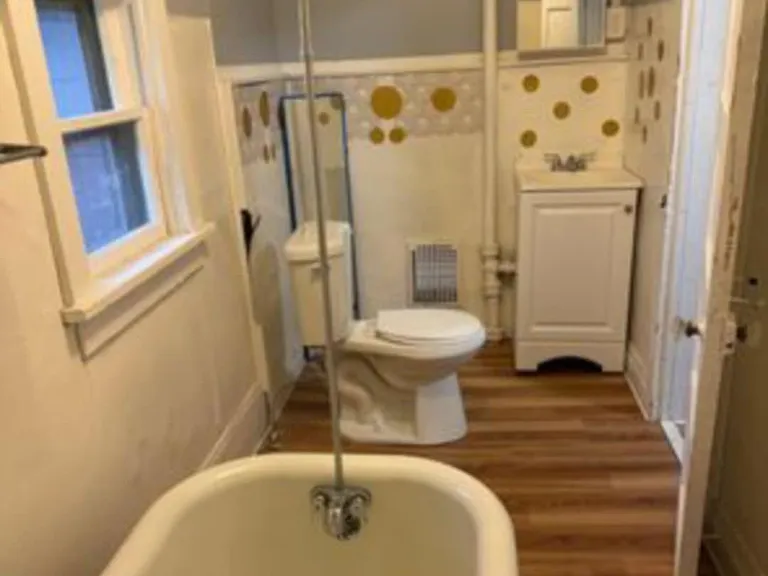 435 Meadow St S — Photo 2