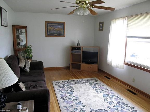 5th image of 117 Schilling St