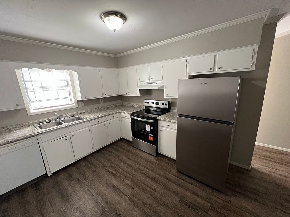 1st image of 10 Colonial Dr #B