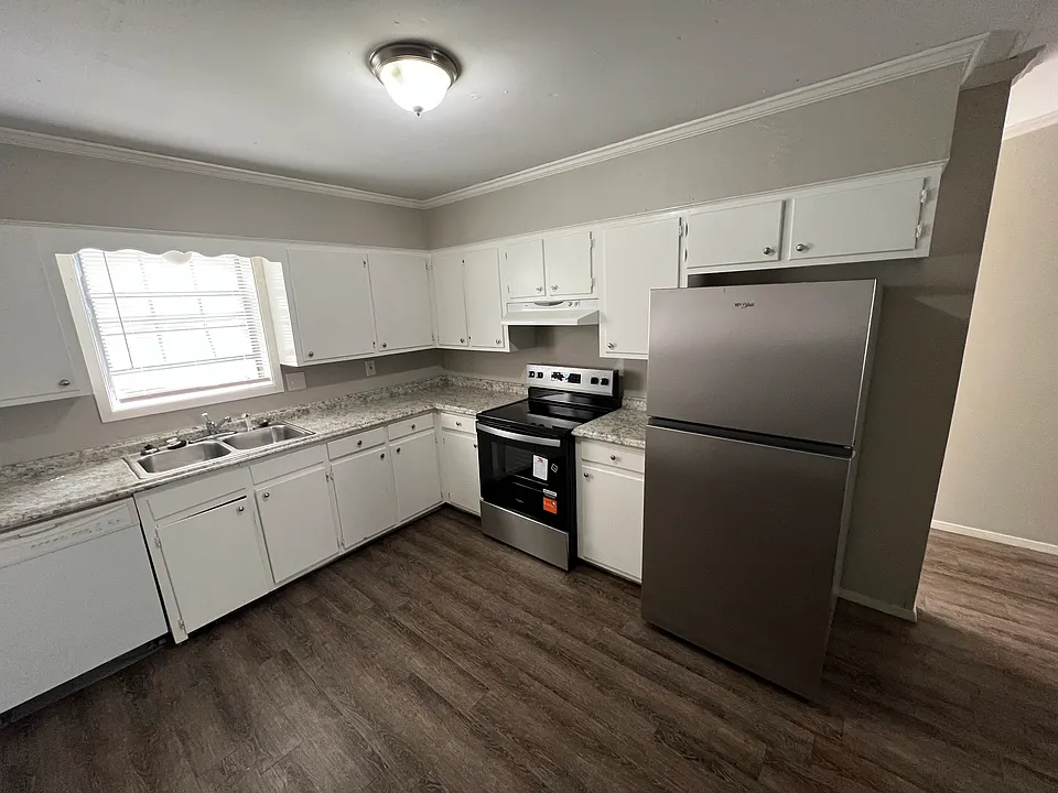 10 Colonial Dr #B