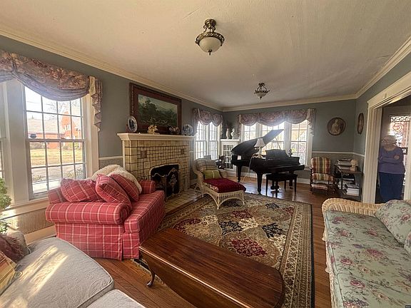 5th image of 407 3rd St