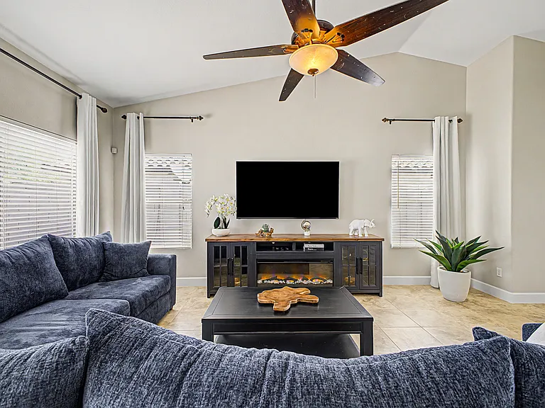 10202 E Juanita Ave — Photo 4