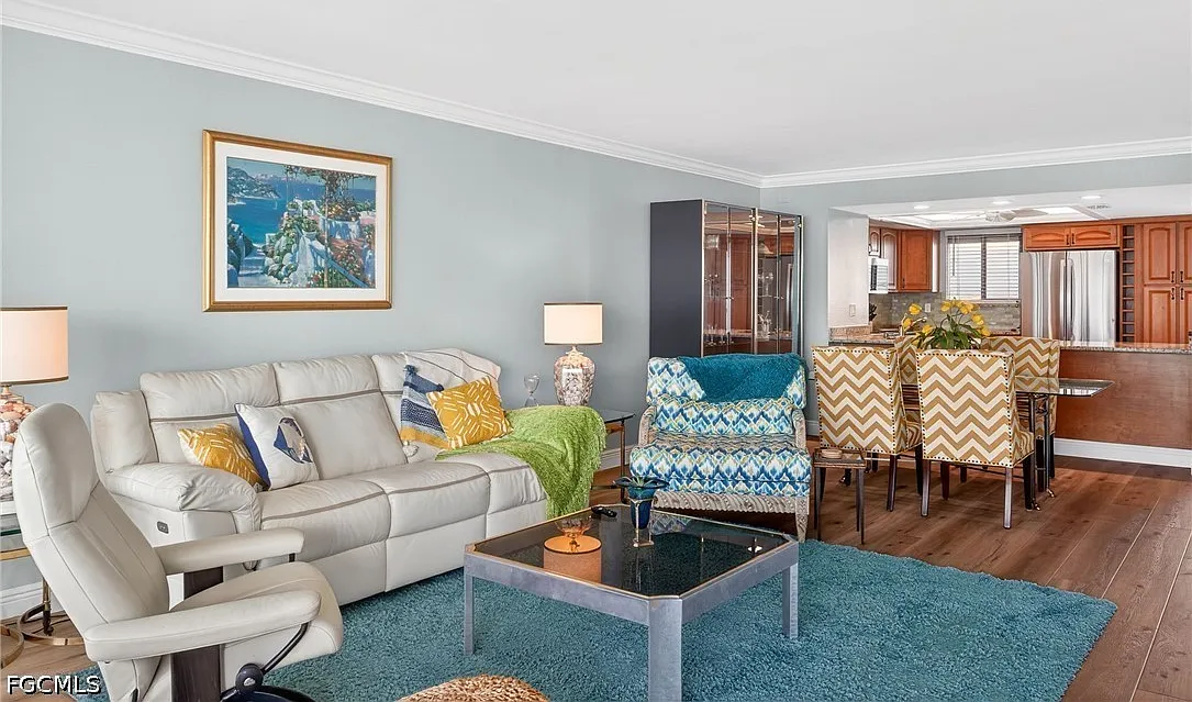 2 bed, 2.0 bath, 1167 sqft, $5,500 — Photo 3