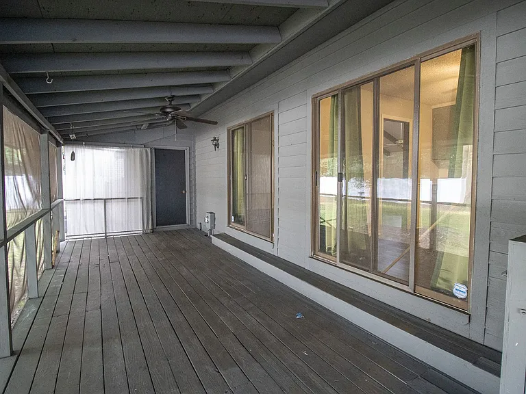 140 Land Of Lakes Cir — Photo 27
