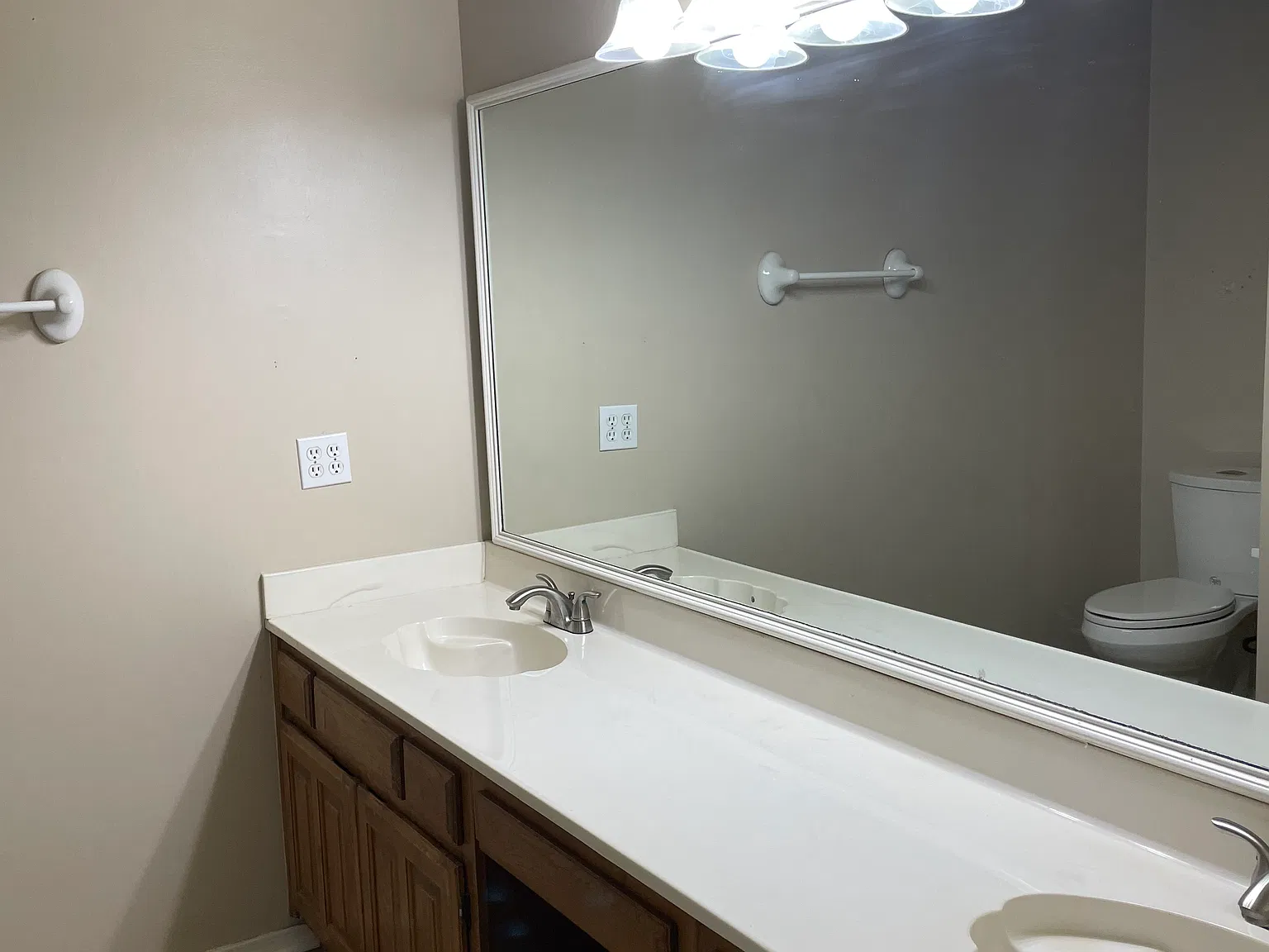 3 bed, 2.5 bath, 1908 sqft, $1,850 — Photo 2