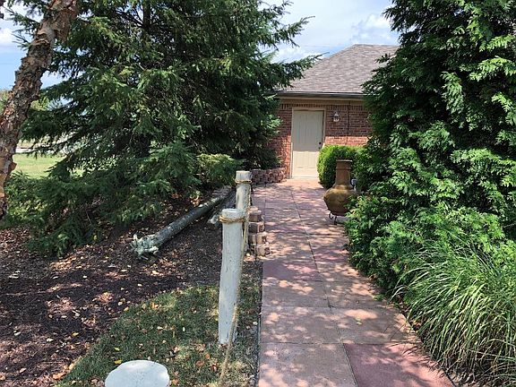 Walkway to garage entry