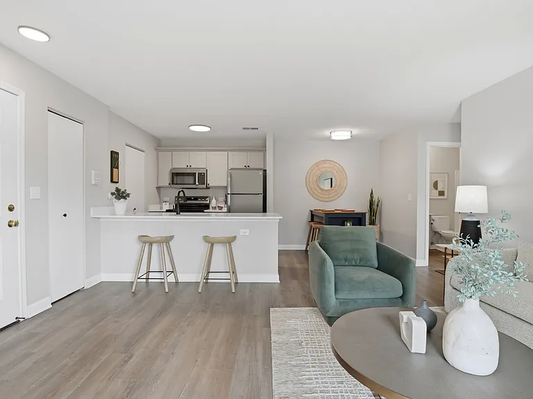 Deer Valley Apartments — Photo 15
