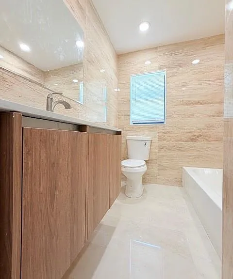 53 NE 16th Pl — Photo 7