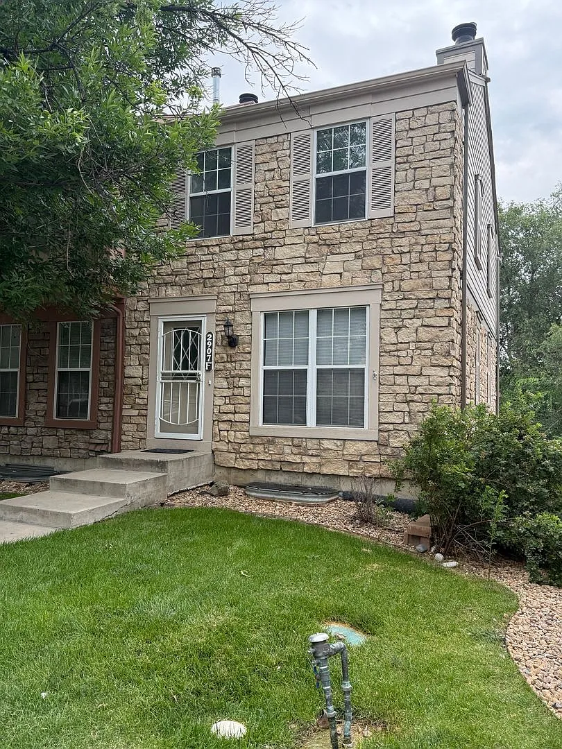 3 bed/2.5 bath townhome available for rent — Photo 1