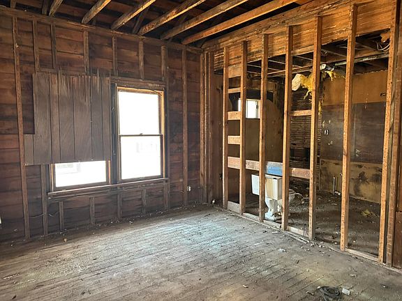 2nd image of 522 W Blackwell Ave