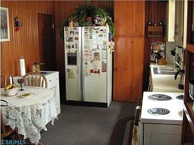 5th image of 466 E Main St
