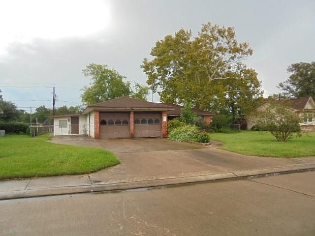 1st image of 233 Mimosa St