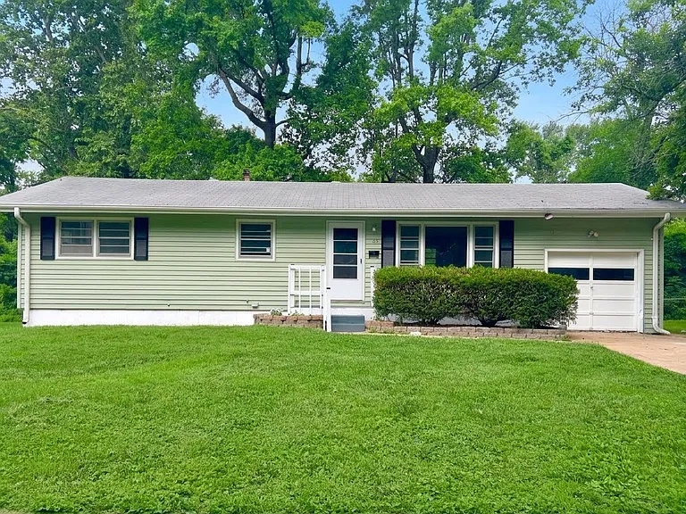 125 Forestwood Dr — Photo 1