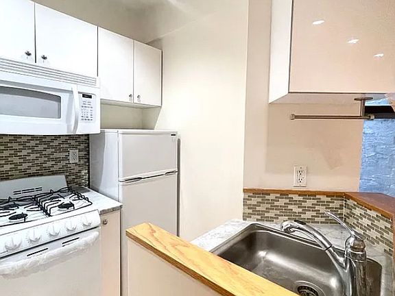 5th image of 217 W 16th St APT 1C