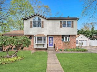 295 Seminole St, Ronkonkoma, NY 11779