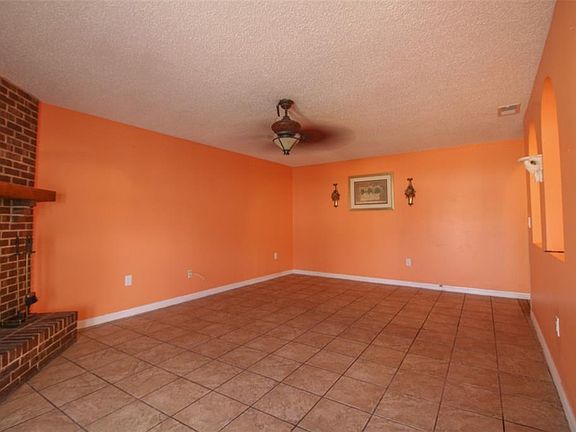 3rd image of 1580 Harbor Way
