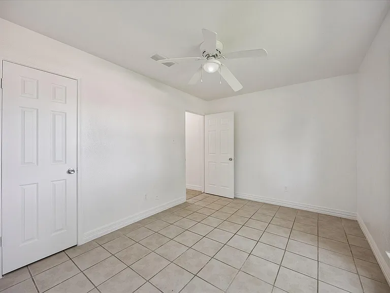 1217 E Brown Ln — Photo 11