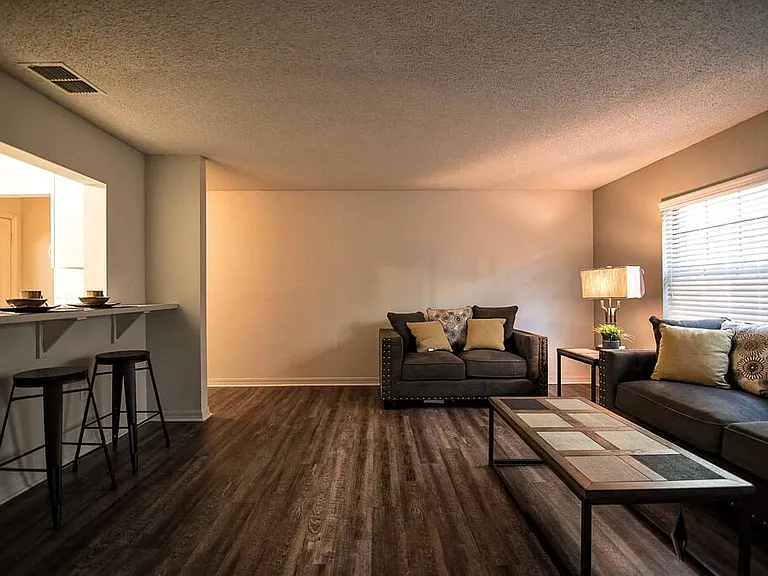 Woodland Heights Apartments — Photo 5