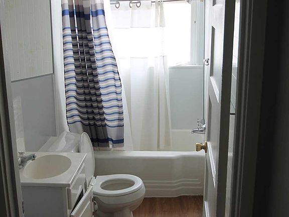 5th image of 525 N 2nd St E APT 4