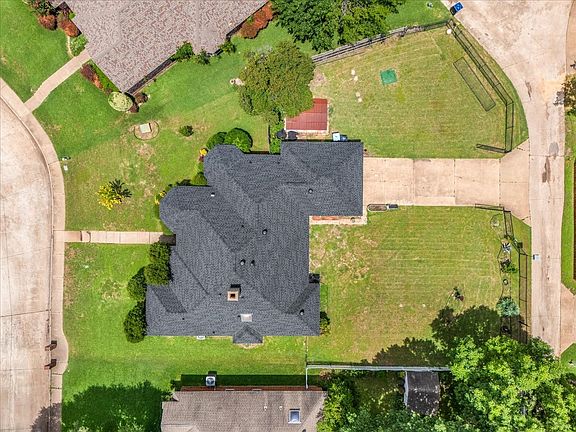 3rd image of 1408 Frenchmans Dr