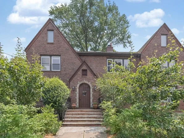 50 Crosby Rd #1, Newton, MA 02467