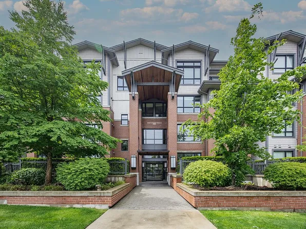 2960 151st St #205, Surrey, BC V4P 0G3