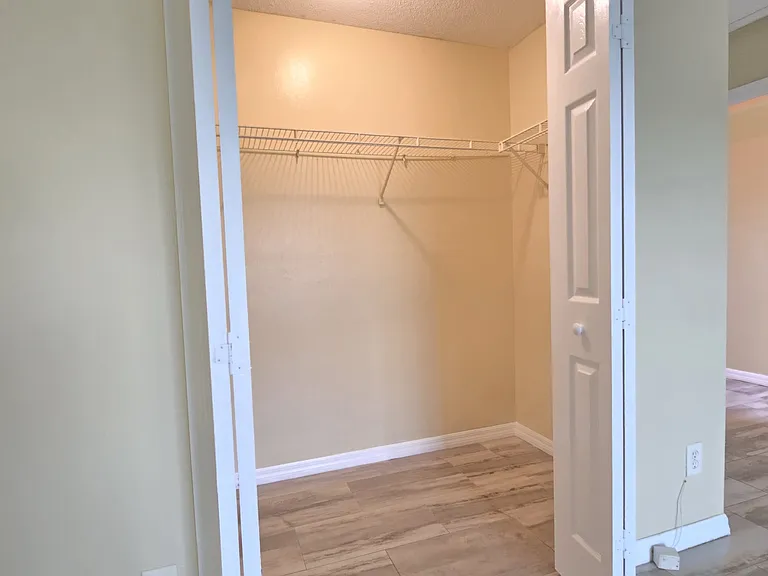 5025 Foxcroft Ct — Photo 21