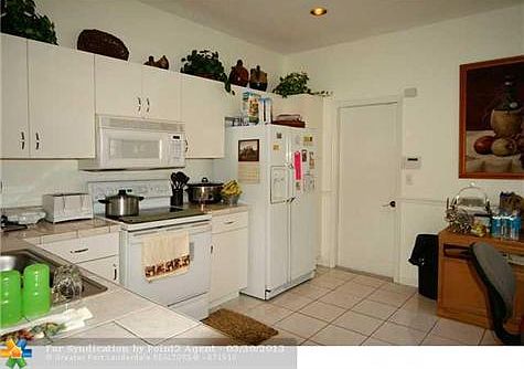 4th image of 2228 Salerno Cir