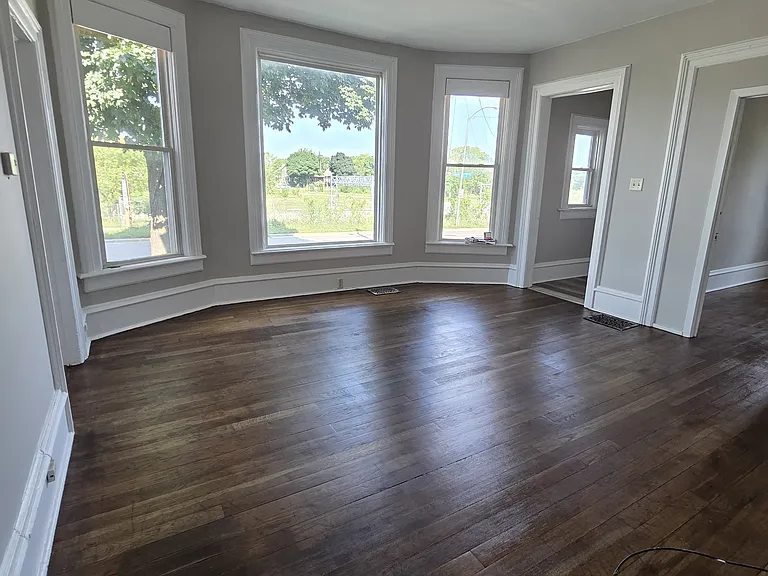 639 W Meinecke Ave #L — Photo 2