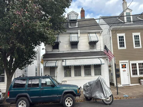 227 Mulberry St, Bristol, PA 19007