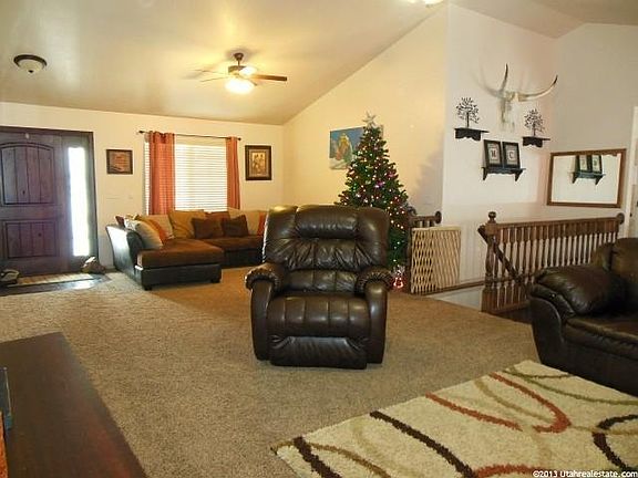 4th image of 332 W Hills Dr