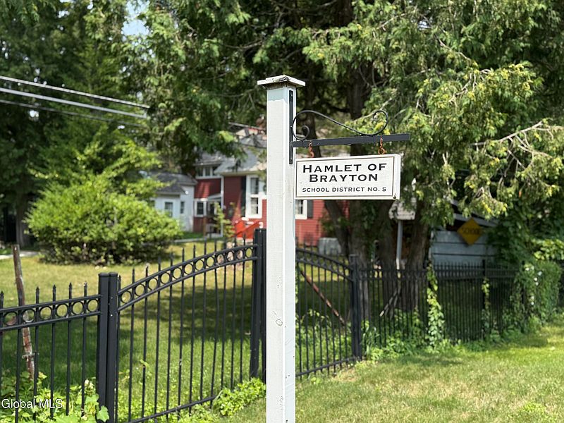 2nd image of 2352 Ridge Road