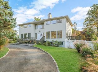 28 Soundview Dr, Rocky Point, NY 11778