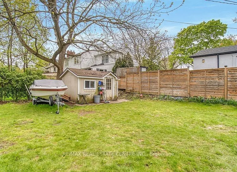 314 Strathcona Dr — Photo 26