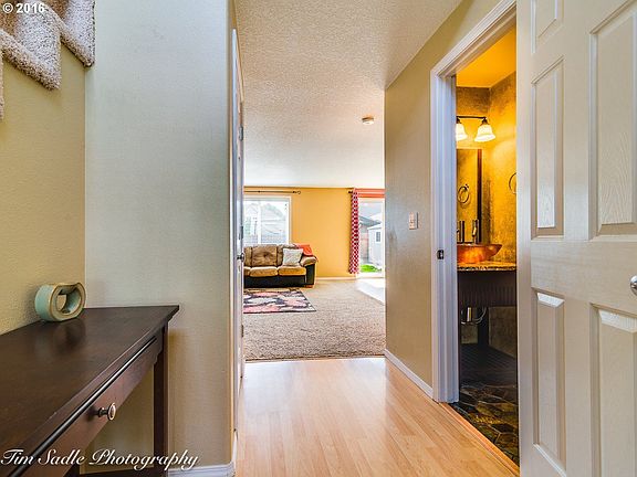 3rd image of 10704 NE 25th Pl