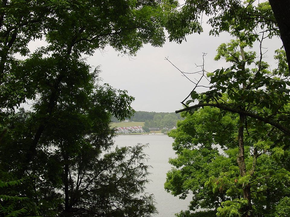 View of Lake From 1 Of The 5 Decks
